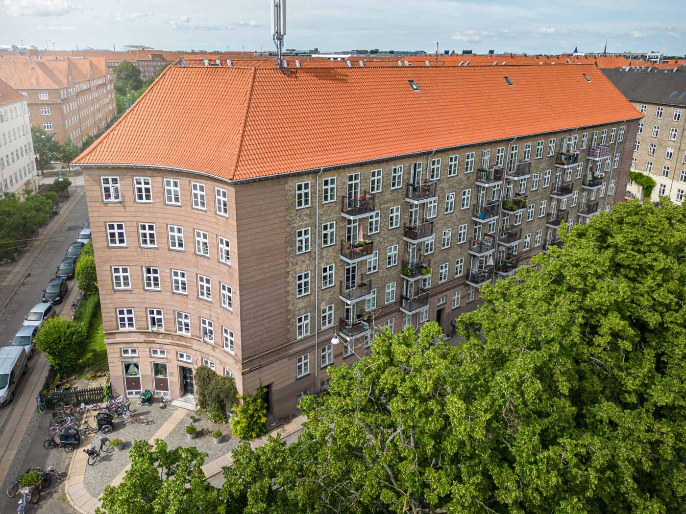 Tag- og facaderenovering af Søjlegården